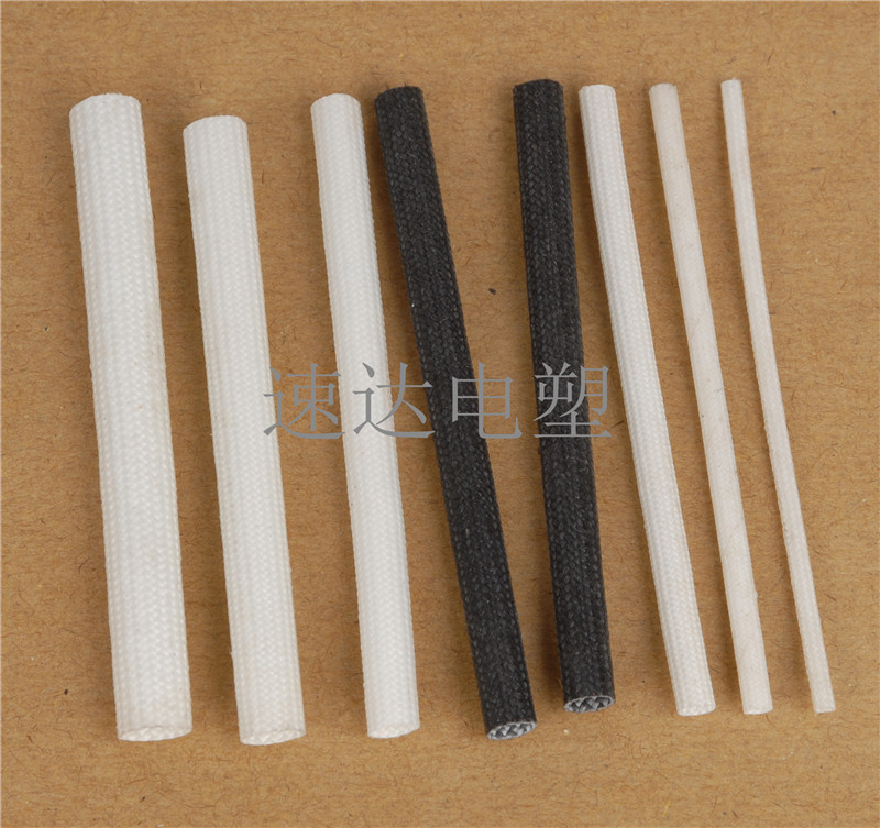 【產(chǎn)品說明】矽質(zhì)套管、自熄管硅樹脂玻璃纖維套管（也稱矽質(zhì)套管或自熄管）是以無堿玻璃纖維編織成管狀后浸涂有機硅樹脂，并加熱固化而成。它具有較強的介電性能，較高的耐熱性，良好的自熄性及柔軟性，產(chǎn)品廣泛應(yīng)用于家用電器、電機、電力通訊、電熱制品、照明燈飾、電視及電子儀器的內(nèi)部線集束等絕緣保護。