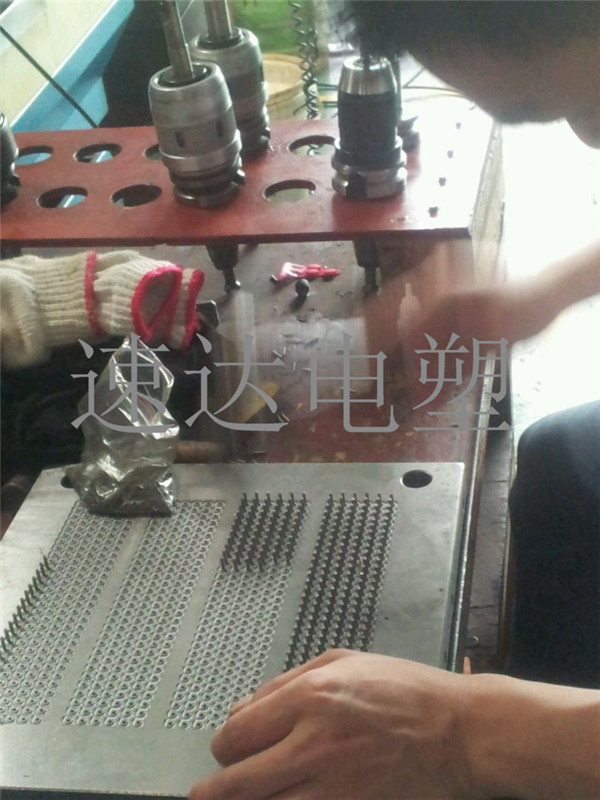 硅橡膠護(hù)套模具 硅橡膠護(hù)套模具